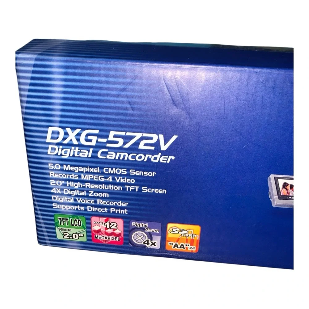 DXG-572V 5.0 megapixel video camera with carrying case.Untested